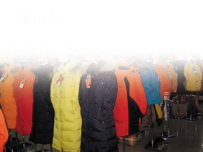 羽絨制品濫&ldquo;羽&rdquo;充數貓膩不少 巨大差價讓人暈-大連你好-大連新青年網